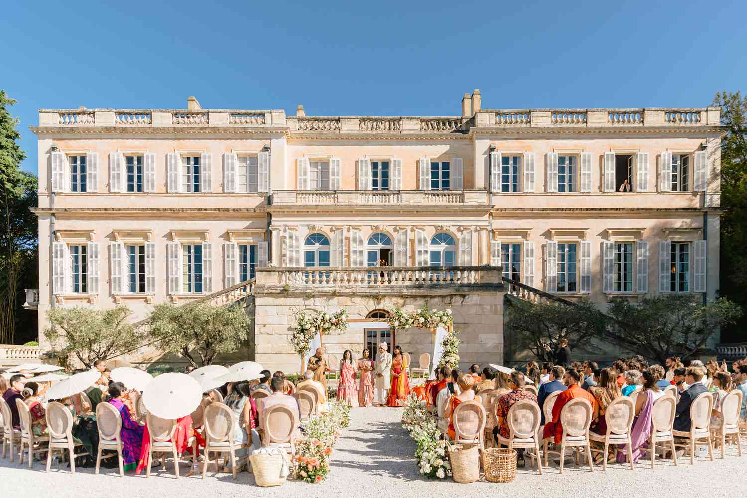 group picture of guests with bride and groom in ceremony area