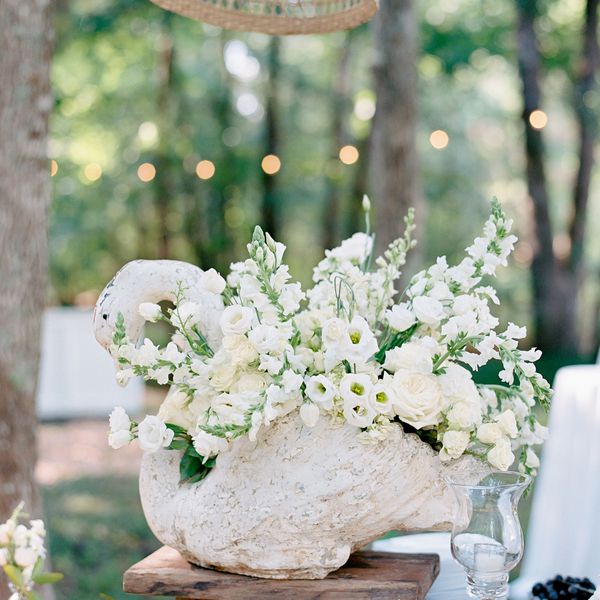 swan flower arrangement