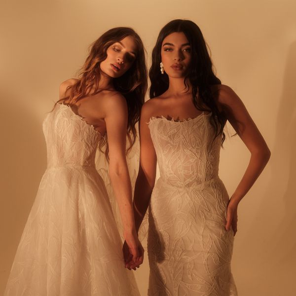 Sleeveless Floral Applique White Fitted and Flowy Wedding Dresses