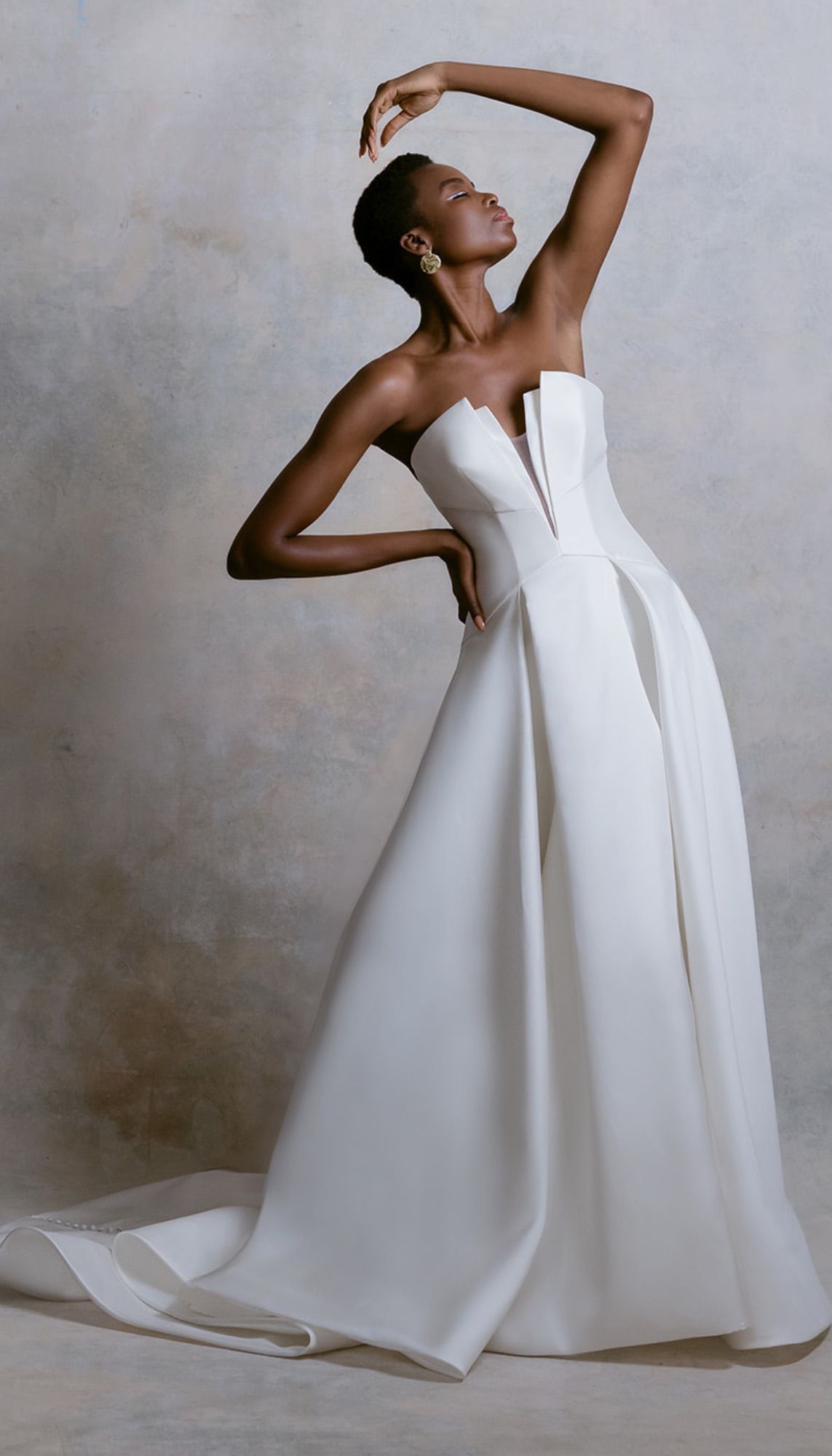 Strapless V-Cut Long White Wedding Dress With Gold Round Earrings