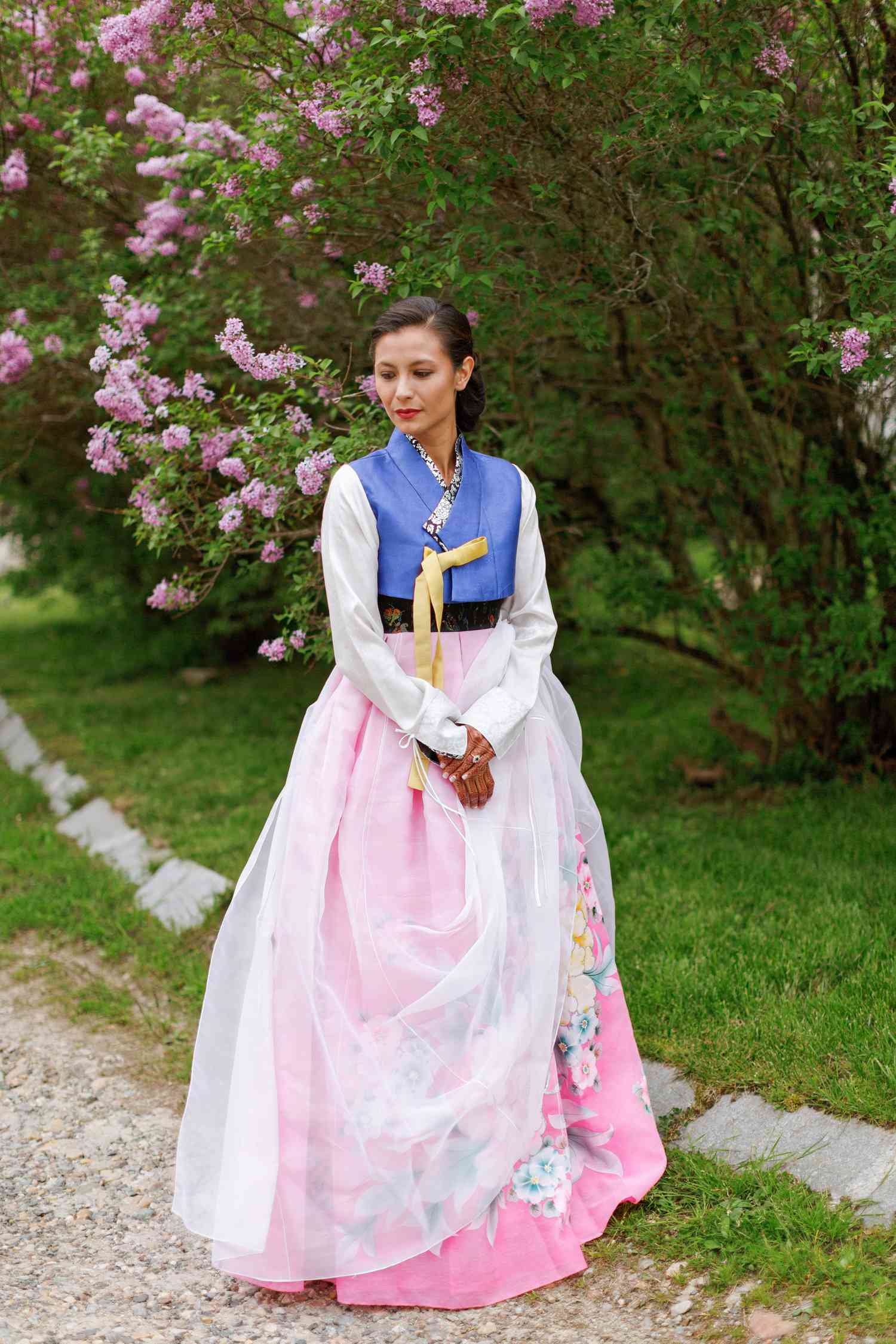 bride in hanbok