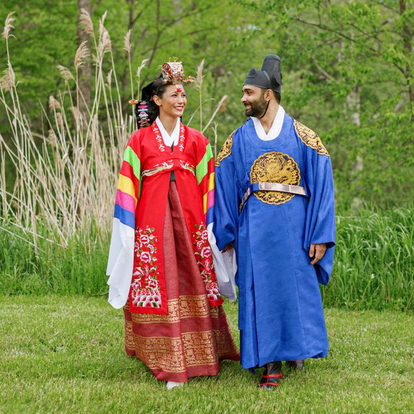 bride and groom in Korean hanbok for wedding
