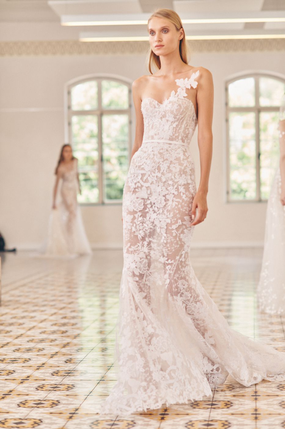 strapless wedding dress