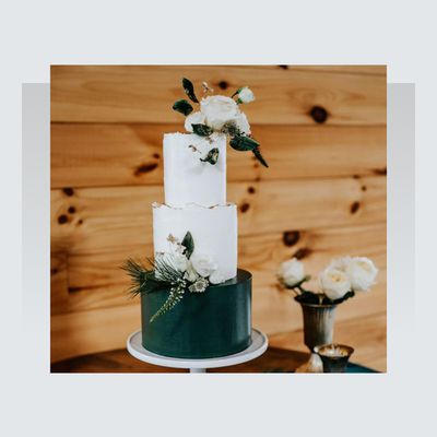 seasonal winter wedding cake