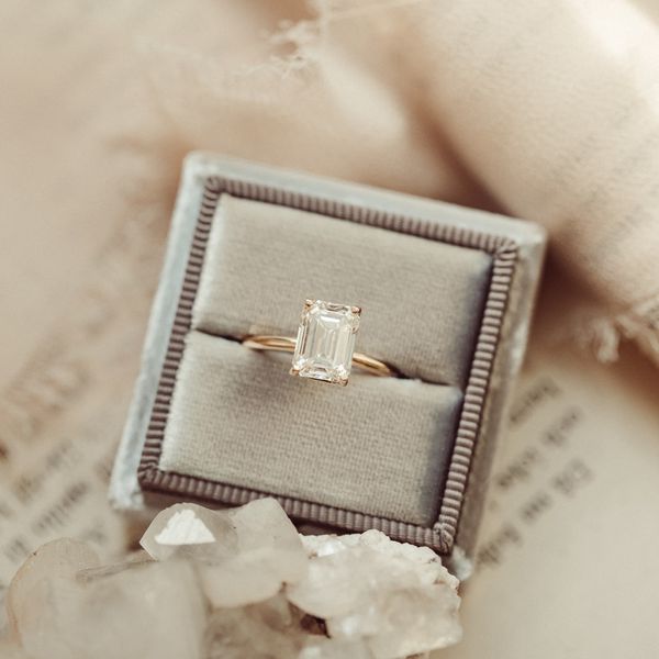 solitaire engagement ring