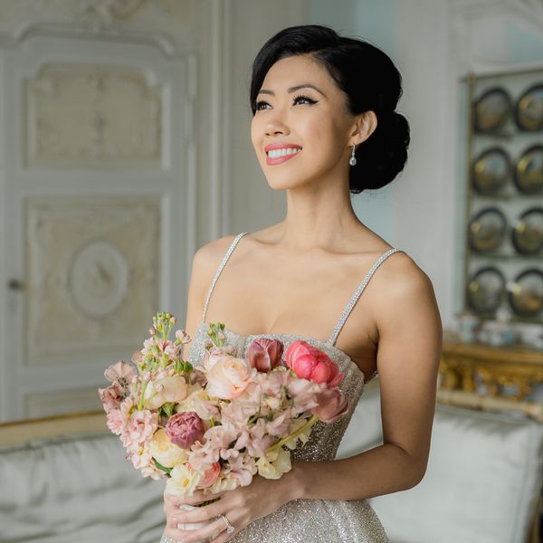 Bride with flawless skin holding a bouquet of flowers