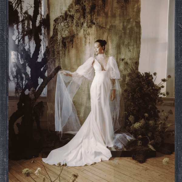 Cinq wedding dress